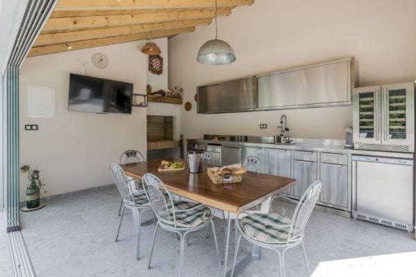 Villa Grey Stone Gata Ngoại thất bức ảnh