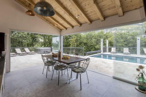 Villa Grey Stone Gata Ngoại thất bức ảnh